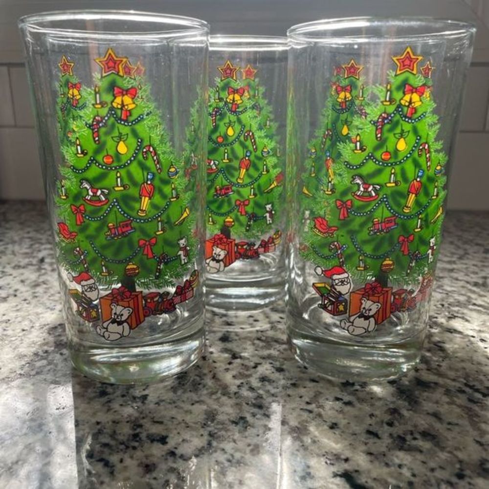 Vintage 1985 christmas by‎ carlton glasses
